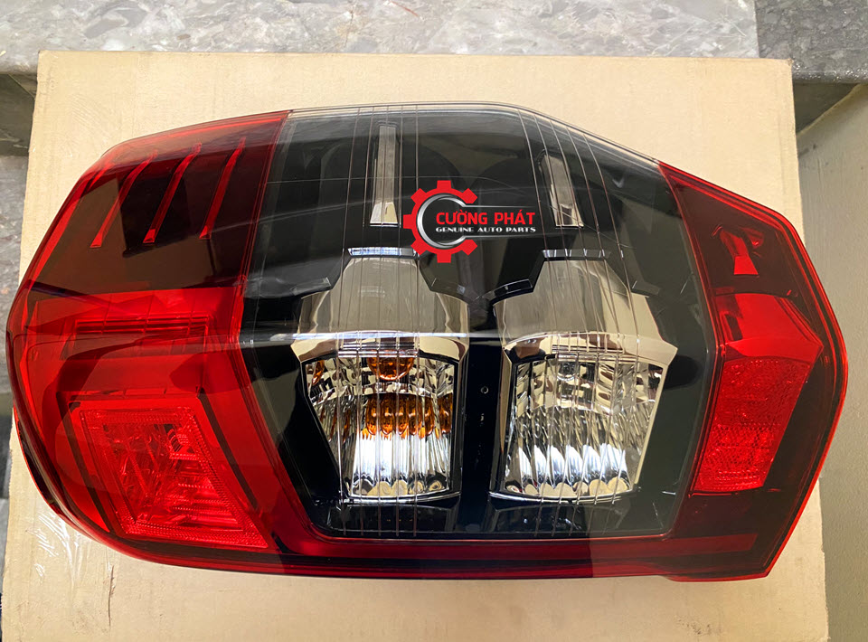 Cận cảnh đèn hậu Triton 2019 chính hãng