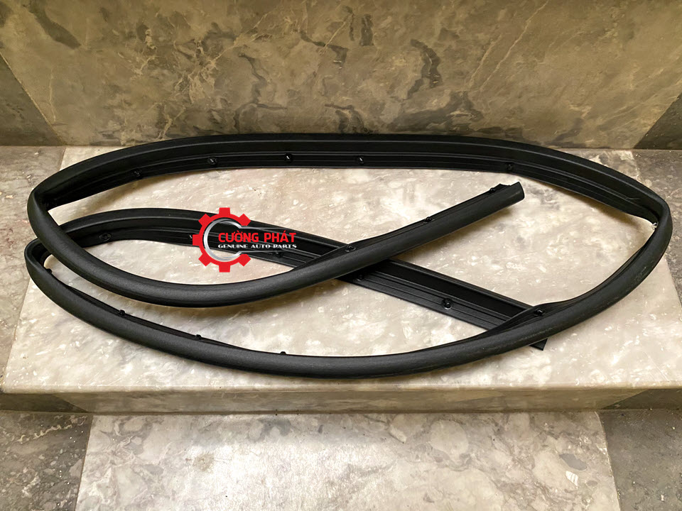 Gioang-nap-capo-Mitsubishi-Xpander-5902A290 (2) Hình ảnh gioăng nắp capo Mitsubishi Xpander 2018-2021, Xpander Cross chính hãng