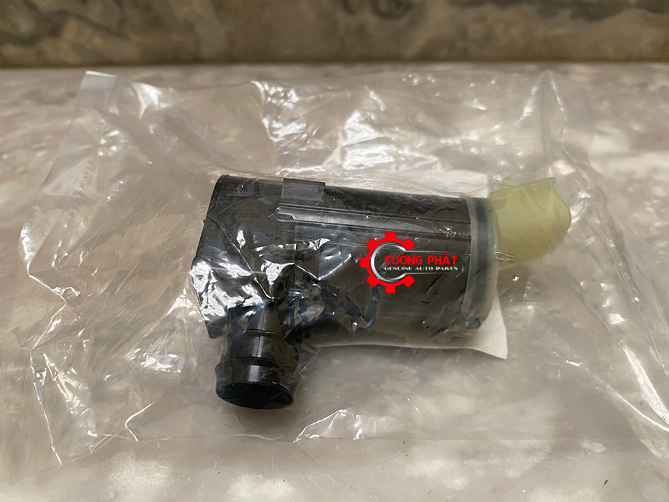 Motor-bom-nuoc-rua-kinh-Mitsubishi-Triton-2020-8260A489 (2) Hình ảnh mô tơ bơm nước rửa kính Triton chính hãng