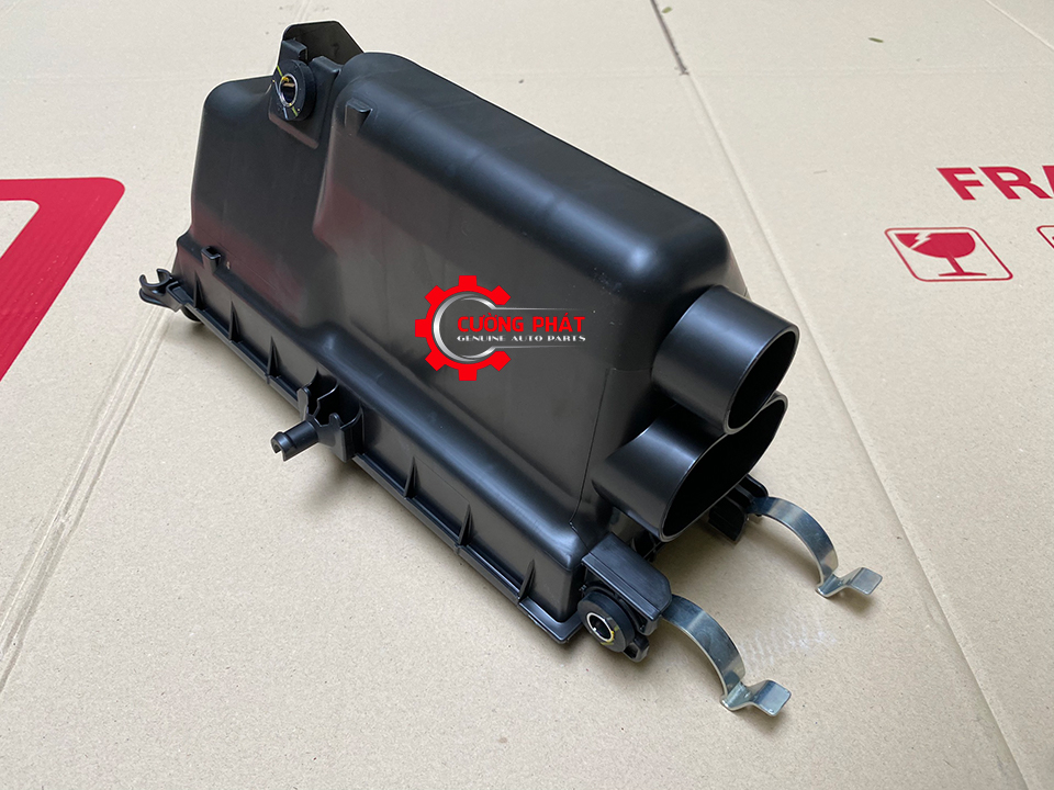 Nap-hop-loc-gio-duoi-Mitsubishi-Attrage-Mirage-1500A404 (1) Hình ảnh nắp hộp lọc gió dưới Attrage, Mirage chính hãng