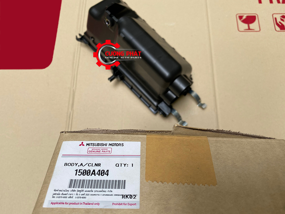 Nap-hop-loc-gio-duoi-Mitsubishi-Attrage-Mirage-1500A404 (4) Tem mã nắp hộp lọc gió dưới Attrage Mirage chính hãng