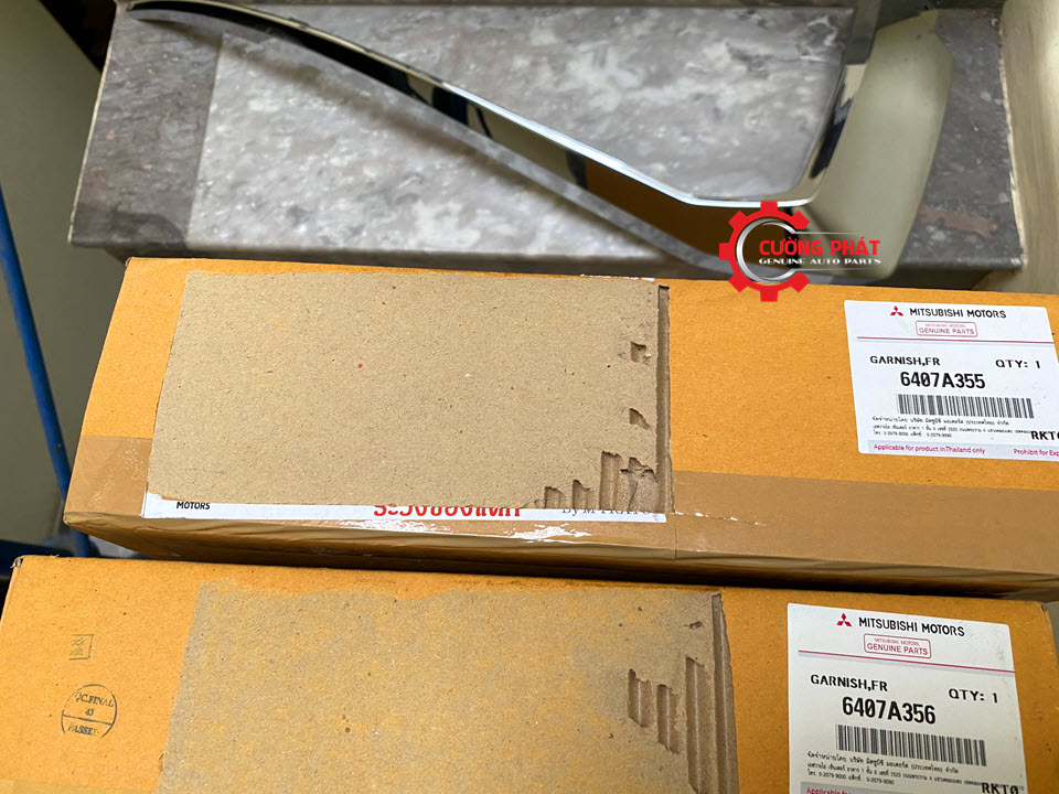 Nep-ma-can-truoc-tren-Mitsubishi-Pajero-Sport-2021-6407A355-6407A356 (4) Mã ốp mạ cản trước trên Mitsubishi Pajero Sport 2021 chính hãng