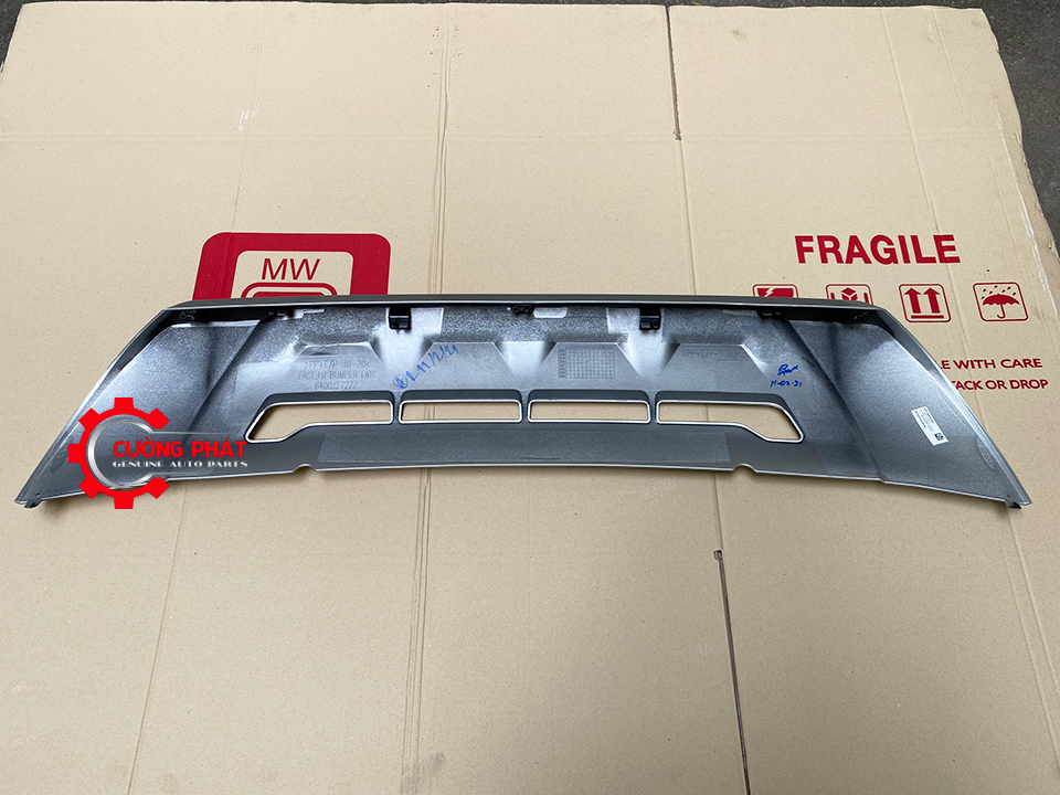 Op-can-truoc-duoi-Mitsubishi-Triton-2019-6400J272HA (3) Phía sau ốp cản trước dưới Triton 2019-2021