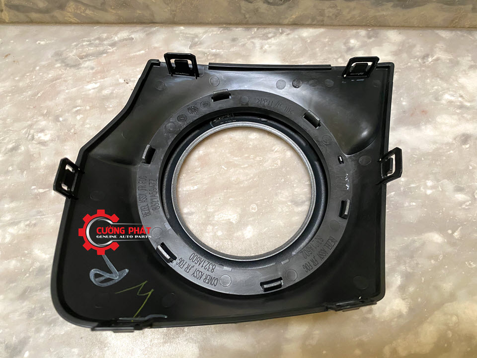 Op-den-gam-ma-Mitsubishi-New-Triton-2015-2018-8321A593HA (1) Mặt sau ốp đèn gầm mạ New Triton 2015-2018 chính hãng