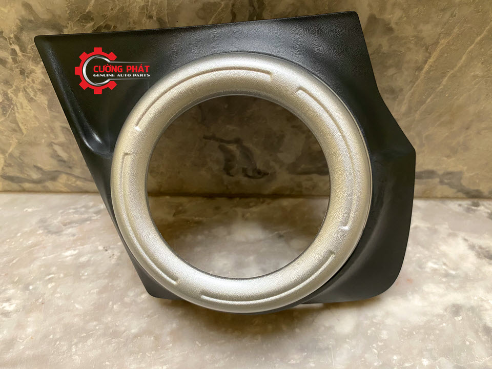 Op-den-gam-ma-Mitsubishi-New-Triton-2015-2018-8321A593HA Chi tiết ốp đèn gầm mạ New Triton 2015-2018 chính hãng