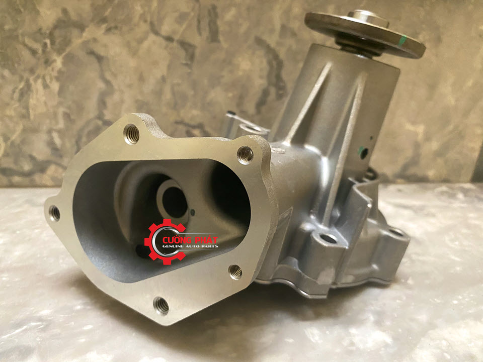 Bom-nuoc-dong-co-Mitsubishi-Triton-New-Triton-Pajero-Sport-2019-1300A045 (1) Cận cảnh bơm nước Triton, New Triton, Pajero Sport 2019 chính hãng