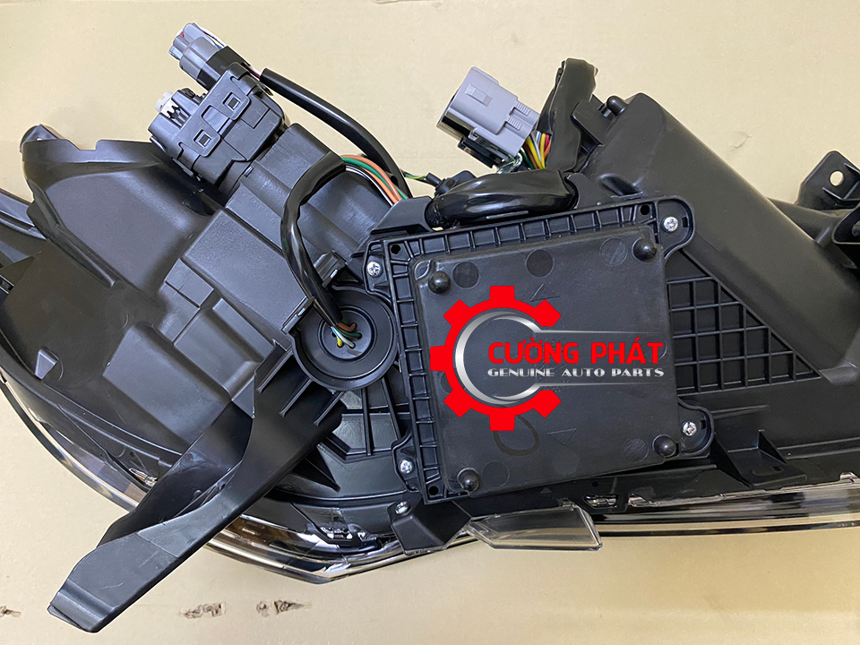 Den-pha-bi-led-Mitsubishi-Pajero-Sport-2019-8301C795-8301C796 (4) Ba lát bên dưới đèn pha Pajero Sport 2019-2021