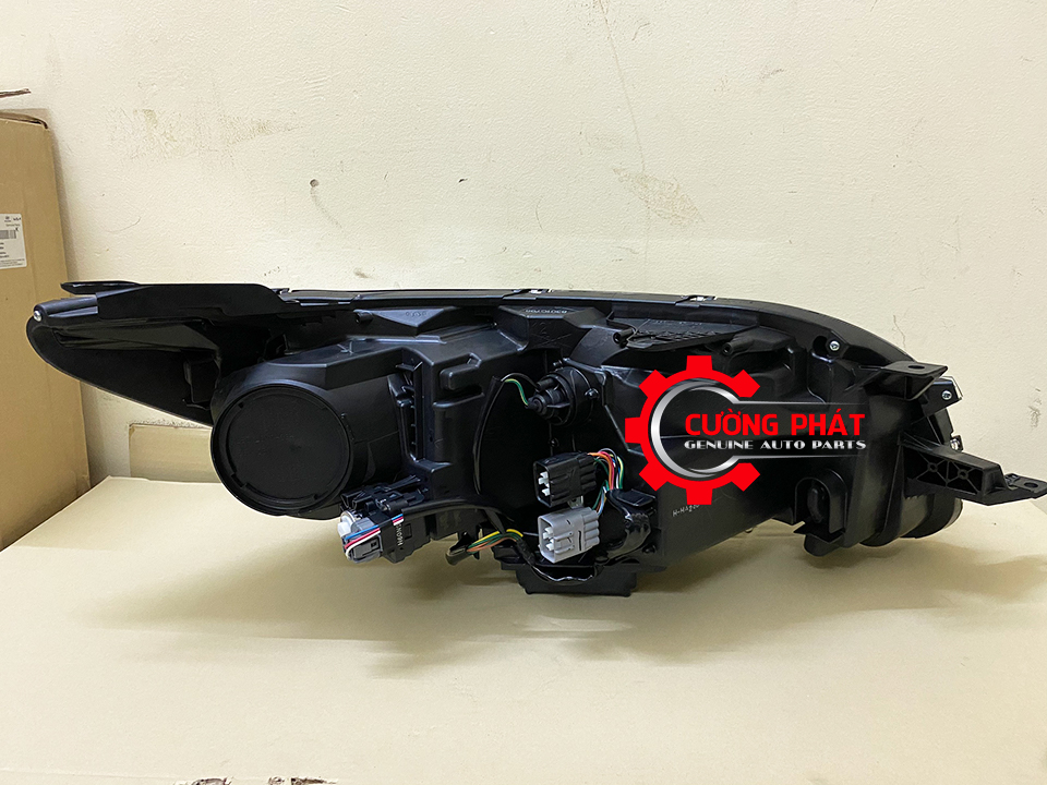 Den-pha-bi-led-Mitsubishi-Pajero-Sport-2019-8301C795-8301C796 (6) Phía sau đèn pha bi led Pajero Sport 2019 chính hãng