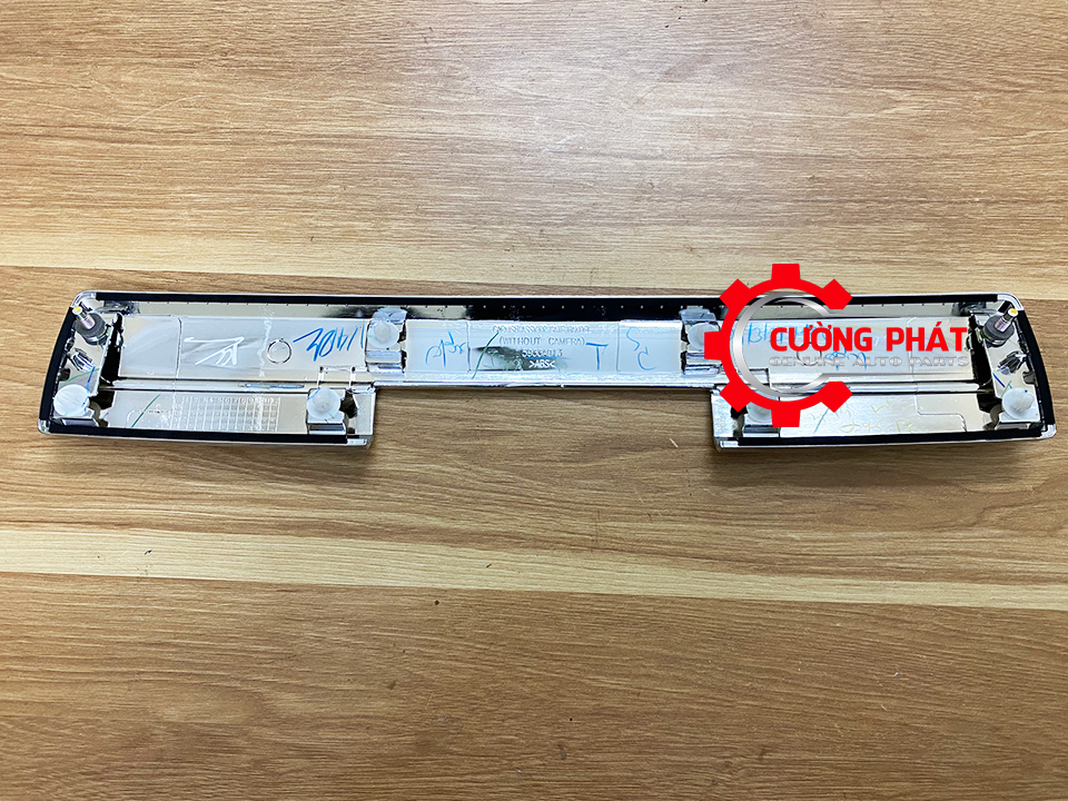 Op-tay-mo-cua-thung-Mitsubishi-Triton-20-5933A013 (2) Mặt trong tay mở cửa thùng Triton