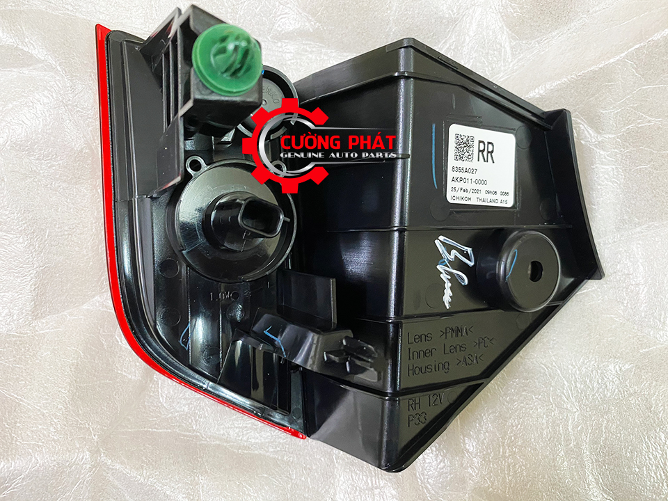 Den-phan-quang-sau-Mitsubishi-Pajero-Sport-2018-8355A027-8355A028 (3) Phía sau đèn phản quang Pajero Sport 2018