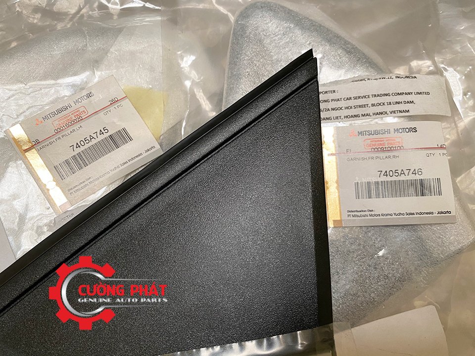 Op-tam-giac-tai-xe-lien-nep-ma-Mitsubishi-Xpander-7405A745-7405A746 (2) Mã ốp tam giác tai xe liền nẹp mạ Xpander, Xpander Cross chính hãng