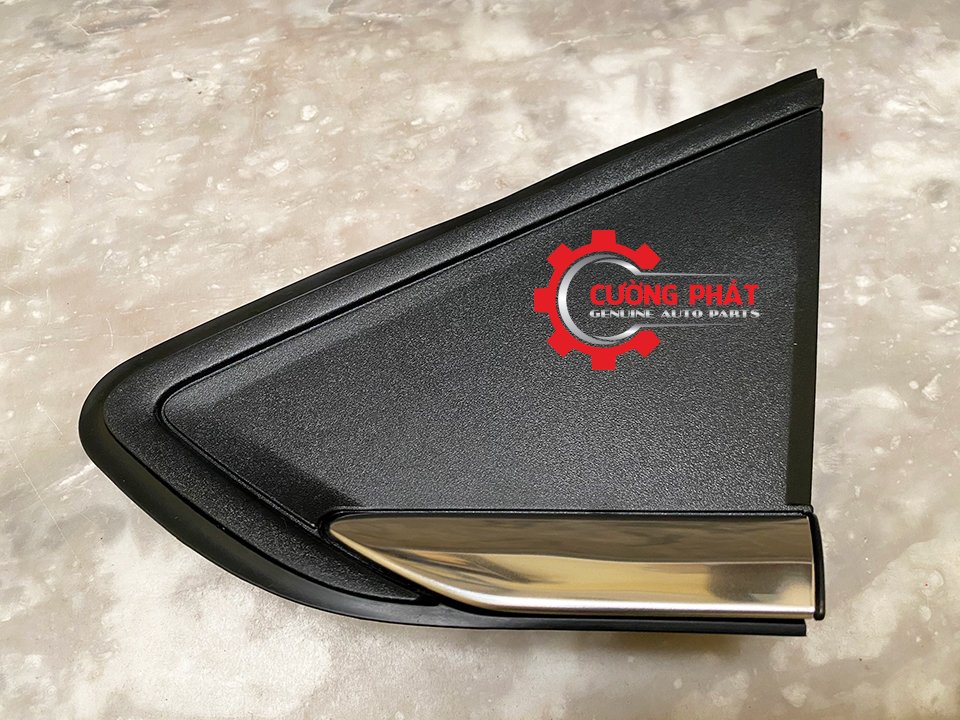Op-tam-giac-tai-xe-lien-nep-ma-Mitsubishi-Xpander-7405A745-7405A746 Hình ảnh ốp tam giác tai xe liền nẹp mạ Mitsubishi Xpander, Xpander Cross chính hãng