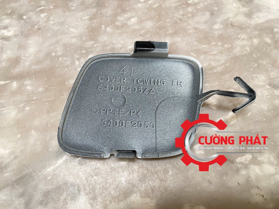 Nap-day-lo-keo-xe-phia-truoc-Mitsubishi-Attrage-6400F205WB (1) Mặt sau nắp đậy lỗ móc kéo Attrage chính hãng