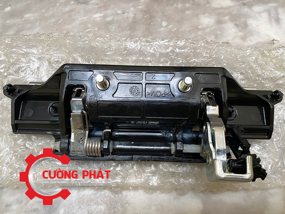 Tay-mo-cua-thung-Mitsubishi-Triton-2020-5746A220 (1) Mặt sau tay mở cửa thùng Triton 2020 chính hãng