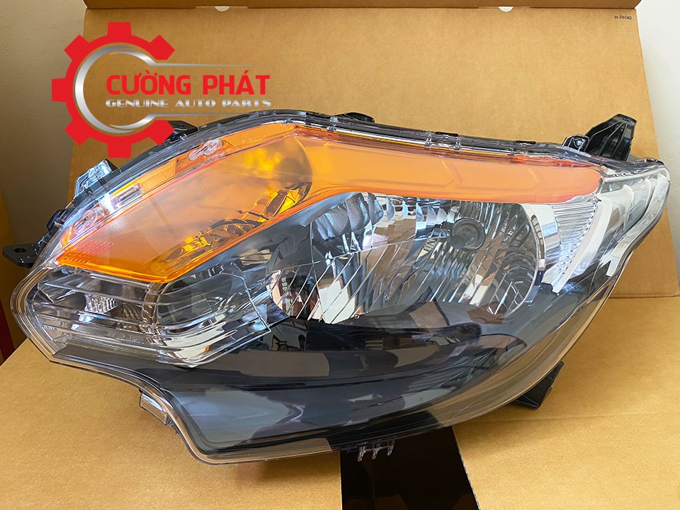 Den-pha-Mitsubishi-Triton-2015-2018-8301C723-8301C724-8301C725-8301C726 (1) Cận cảnh đèn pha mí vàng đậm Triton 2015-2018 chính hãng
