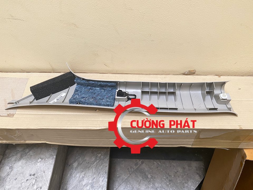 Op-tru-kinh-trong-Mitsubishi-Attrage-7210A194-7210A193 (3) Chi tiết ốp trụ kính trong Attrage 2013-2022 chính hãng