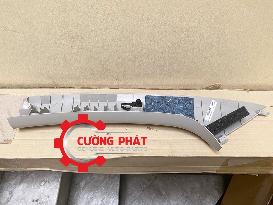 Op-tru-kinh-trong-Mitsubishi-Attrage-7210A194-7210A193 (4) Cận cảnh ốp trụ kính trong Attrage 2013-2022 chính hãng