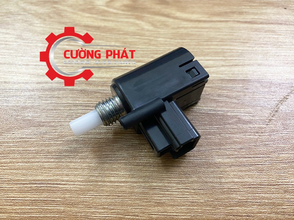 Cong-tac-chan-con-Mitsubishi-Xpander-Xpander-Cross-8606A025 (1) Hình ảnh công tắc chân côn Mitsubishi Xpander, Xpander Cross chính hãng