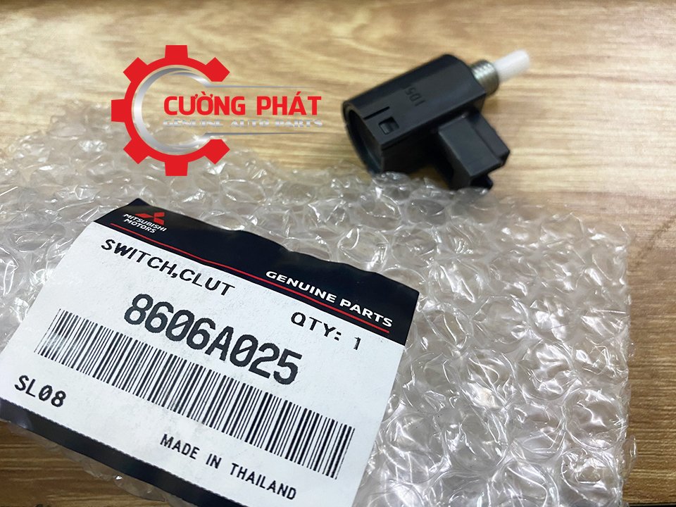 Cong-tac-chan-con-Mitsubishi-Xpander-Xpander-Cross-8606A025 (3) Mã công tắc chân côn Xpander, Xpander Cross chính hãng
