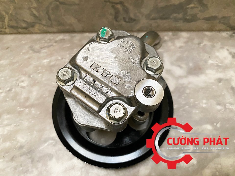 Bom-tro-luc-Mitsubishi-Triton-2008-2019-4450A297 (2) Cận cảnh bơm trợ lực lái Triton 2008-2019 chính hãng