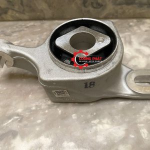 Hình ảnh cao su càng A dưới Mercedes ML, GL chính hãng