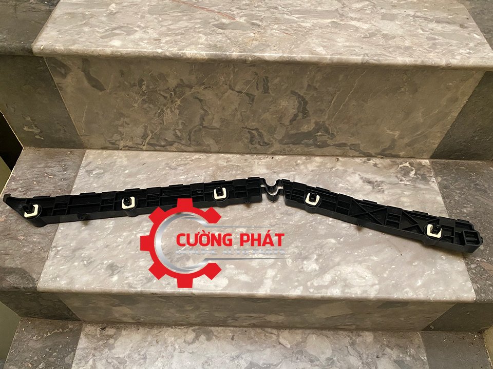 Gia-cai-can-sau-Mitsubishi-Pajero-Sport-2018-2020-6410C783-6410C784 (2) Hình ảnh giá cài cản sau Mitsubishi Pajero Sport 2018-2020 chính hãng