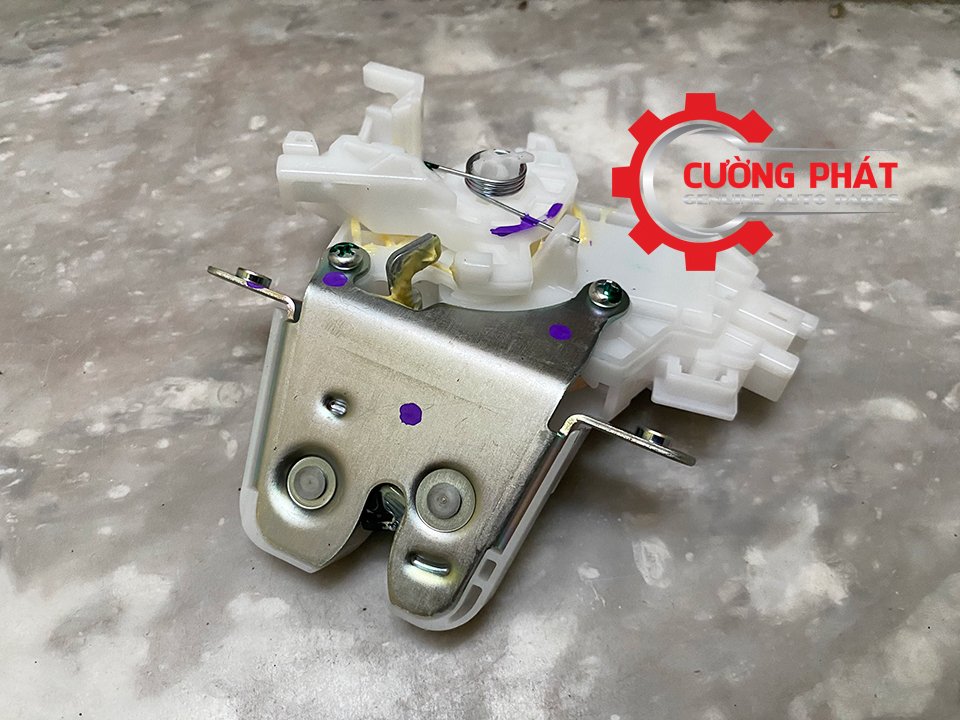 O-khoa-ngam-cop-Mitsubishi-Attrage-Mirage-5927A042 (1) Hình ảnh ổ khóa ngậm cốp Mitsubishi Attrage, Mirage chính hãng