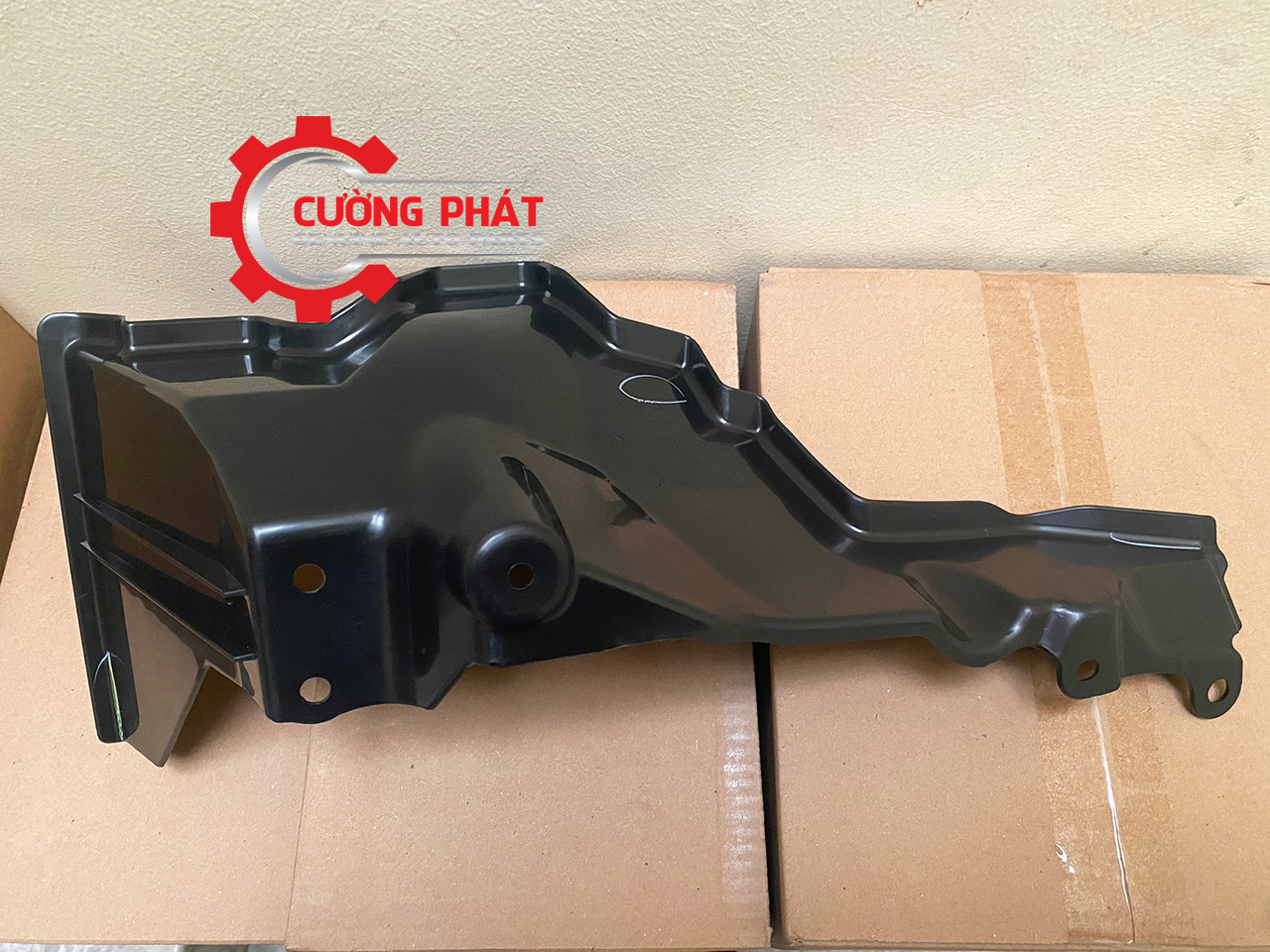 Huong-gio-ket-nuoc-Mitsubishi-Triton-19-5211A371-5211A372 (1) Cận cảnh hướng gió Mitsubishi Triton