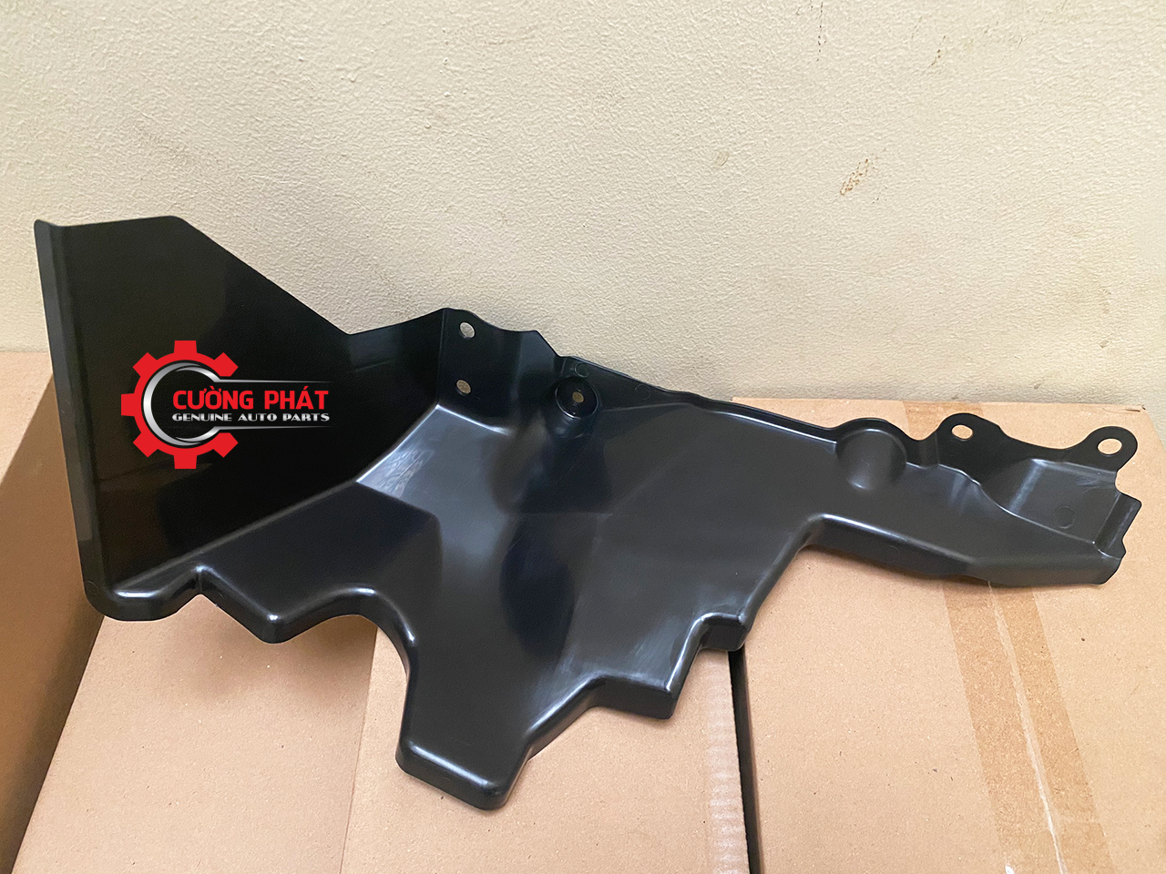 Huong-gio-ket-nuoc-Mitsubishi-Triton-19-5211A371-5211A372 (2) Hình ảnh hướng gió két nước Triton 2019-2023