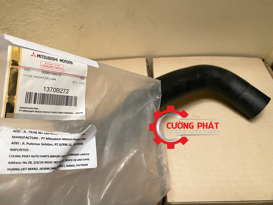 Ong-nuoc-duoi-ket-nuoc-Mitsubishi-Xpander-1370B272 (2) Tem mã ống cao su két nước dưới Mitsubishi Xpander chính hãng