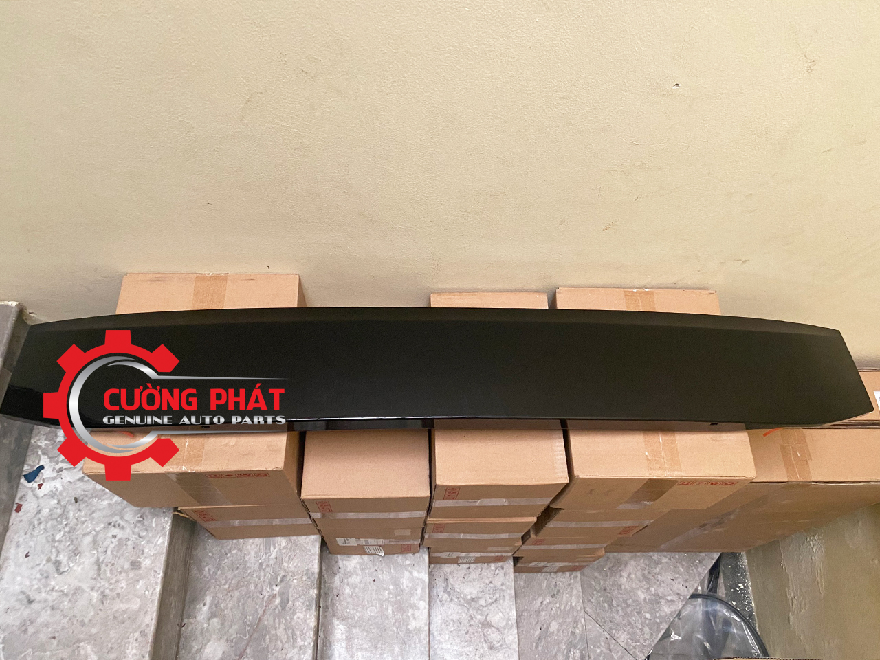 Op-cua-hau-Mitsubishi-Sport-17-5817A263 (1) Ốp cửa hậu Mitsubishi Pajero Sport 2017-2023