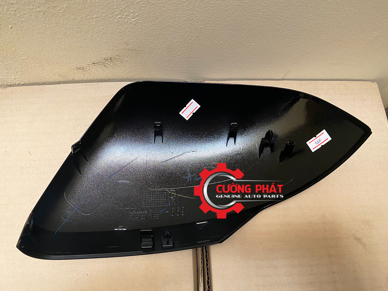 Op-guong-den-Mitsubishi-Triton-20-7632D995XA-7632D996XA (3) Cận cảnh bên trong ốp gương Triton 2019-2023