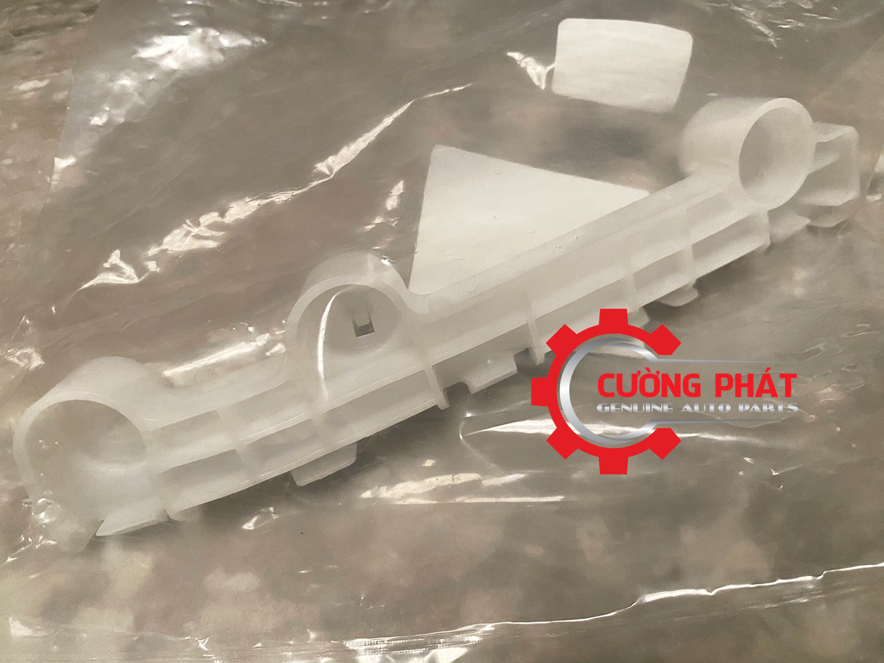 Gia-cai-can-truoc-Mitsubishi-Triton-15-18-6400F775-6400F776 (1) Cận cảnh phe cài cản trước Triton 15-18