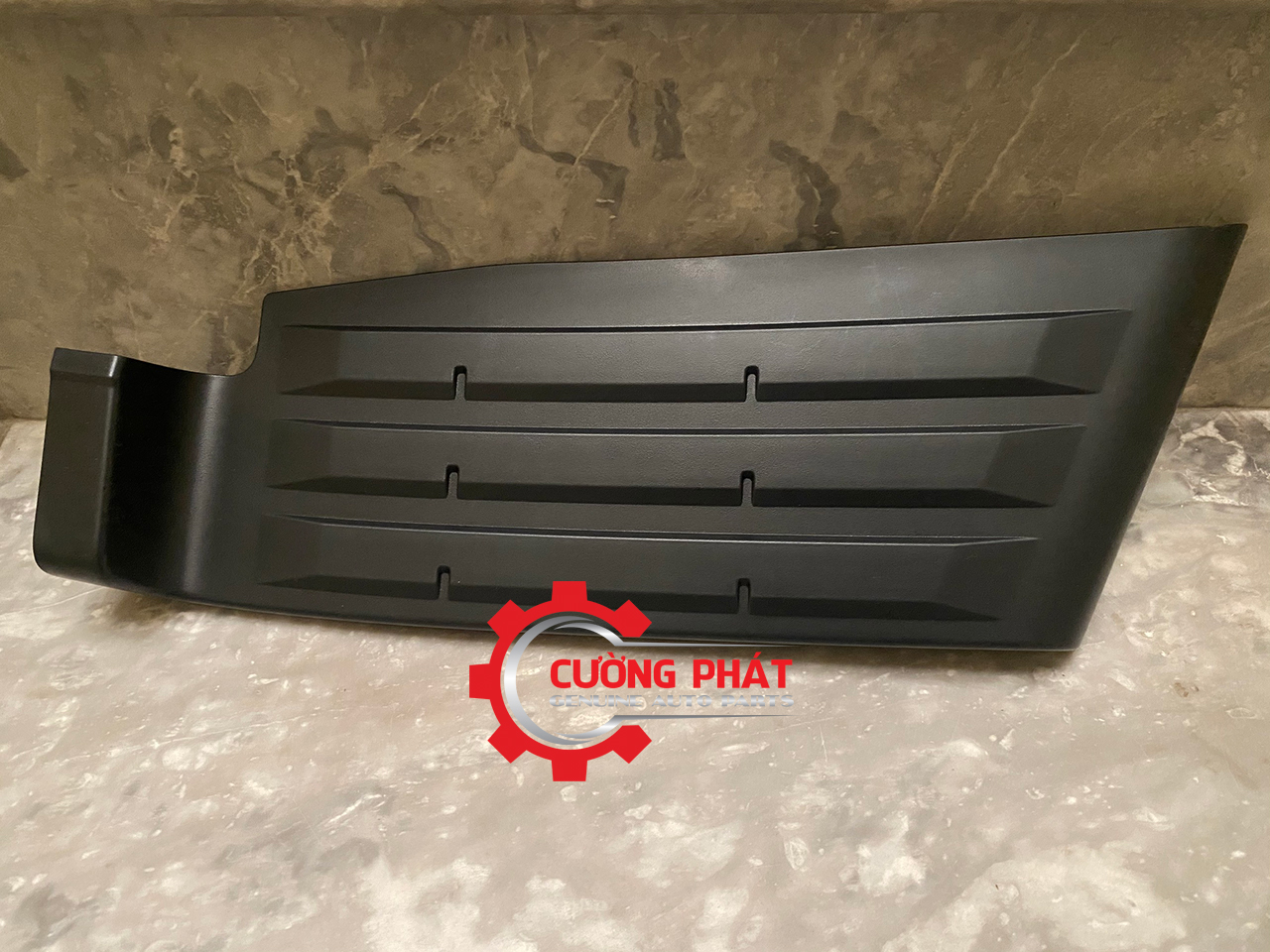 Op-can-sau-Mitsubishi-Triton-19-6420A054-6420A053 (1) Ốp cản sau Triton 2019-2023