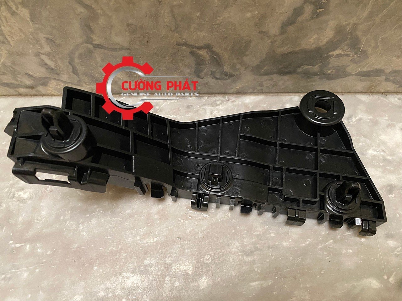 Gia-cai-can-truoc-Mitsubishi-Xpander-2022-2023-6400L220-6400L219 (2) Hình ảnh giá cài cản trước Mitsubishi Xpander 2022-2023 chính hãng