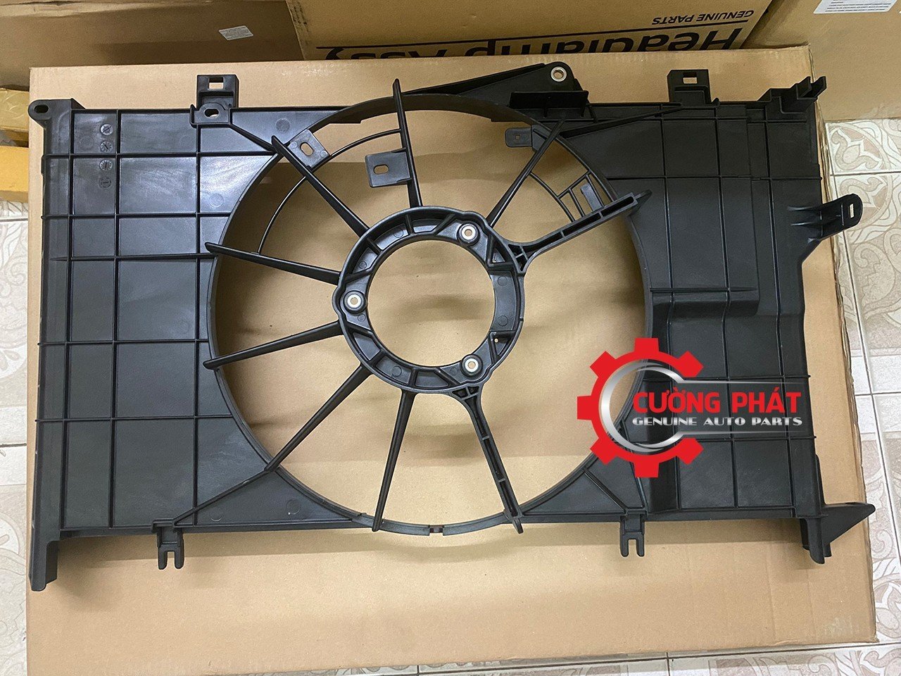 Long-quat-ket-nuoc-Mitsubishi-Xpander-2021-2023-21483W030P-21483W040P (1) Cận cảnh lồng quạt két nước Xpander 2021-2023 chính hãng