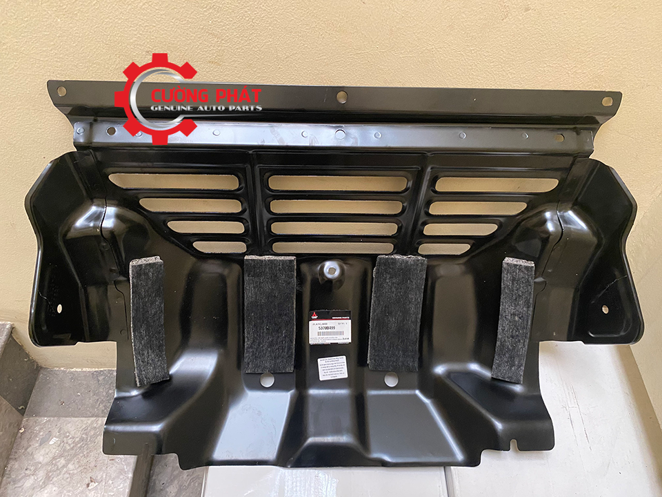Chan-bun-gam-may-mieng-truoc-Triton-2019-2023-5370B499 (1) Hình ảnh chắn bùn gầm Triton 2019-2023