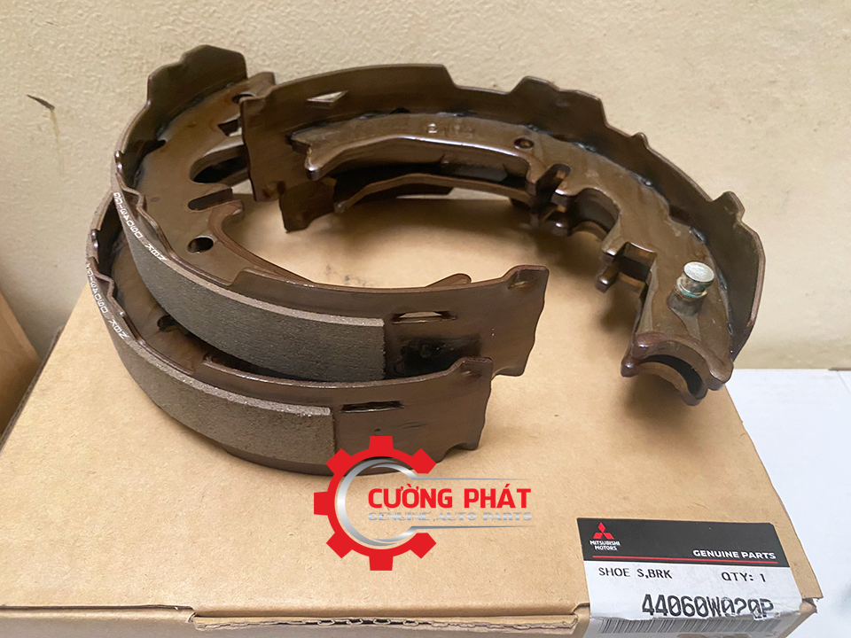 Guoc-phanh-tay-Mitsubishi-Pajero-Sport-2017-44060W020P-4800A082 (3) Tem mã guốc phanh tay Pajero Sport 2017 chính hãng