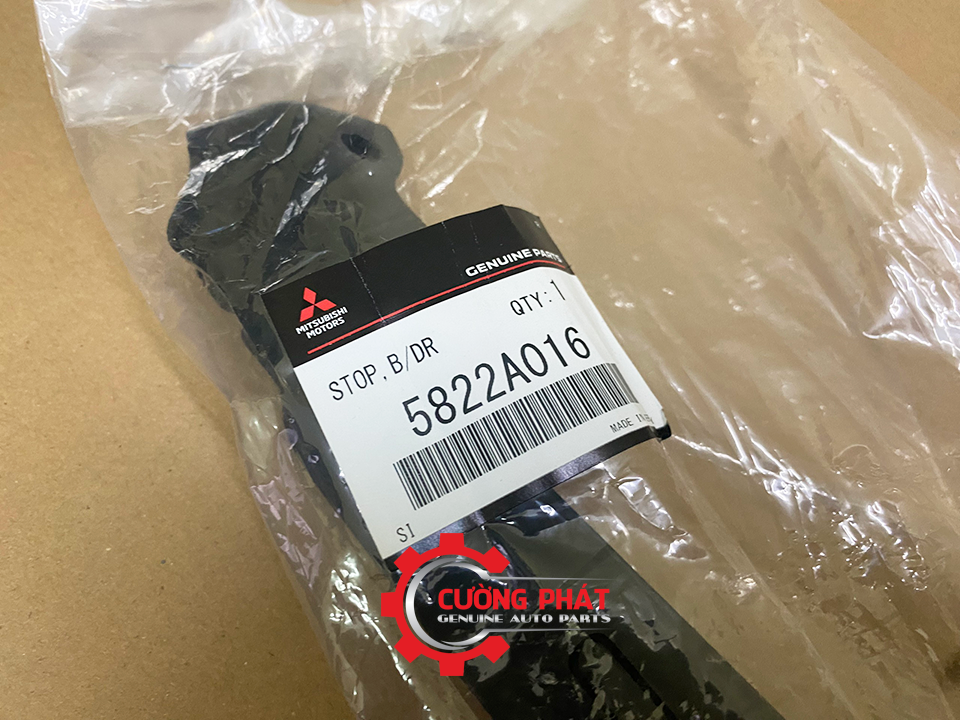 Ty-cua-hau-Mitsubishi-Pajero-V93-5822A016 (3) Tem mã ty cửa hậu Pajero V93 2006-2023 chính hãng