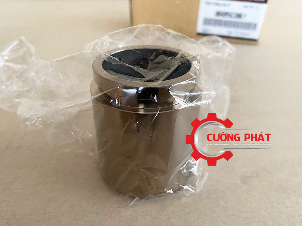 Góc chụp cận cảnh piston phanh trước Triton 2020-2023
