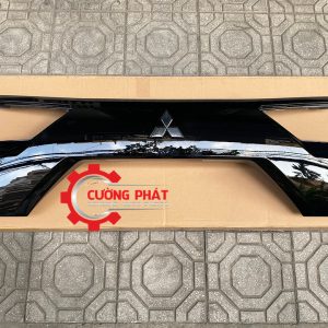 Hình ảnh ốp trên cửa hậu Xpander 2023-2024 chính hãng