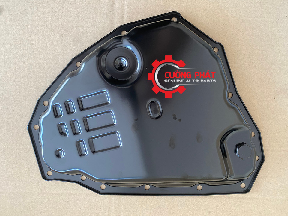 Góc chụp cận cảnh đáy các te hộp số AT Attrage, Mirage chính hãng