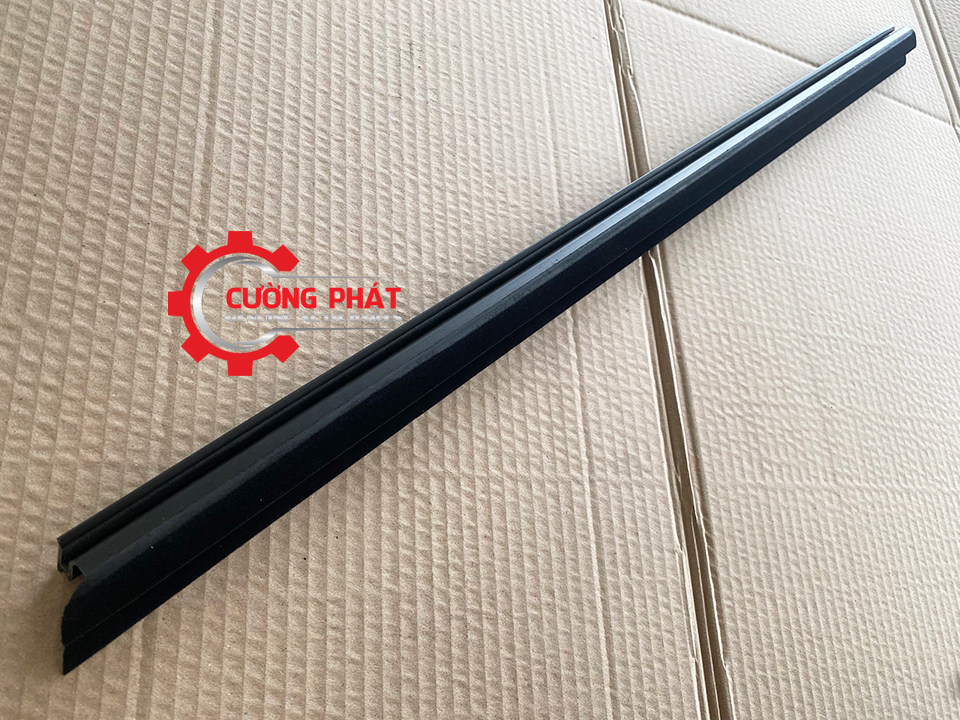 Nep-chan-kinh-trong-cua-truoc-Mitsubishi-Xpander-5706A843-5706A844 (6) Hình ảnh nẹp chân kính trong Mitsubishi Xpander