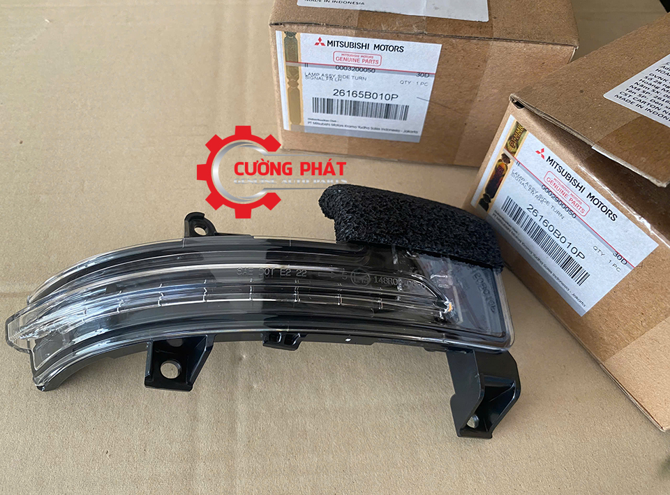 Den-xi-nhan-guong-Mitsubishi-Xforce-26165B010P-26160B010P (2) Tem mã đèn xi nhan Xforce chính hãng