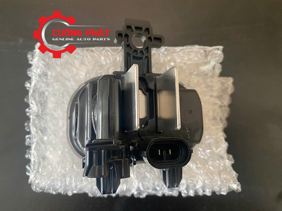 Den-gam-Mitsubishi-XForce-26155C000P-26150C000P (4) Cận cảnh phía sau đèn gầm Xforce