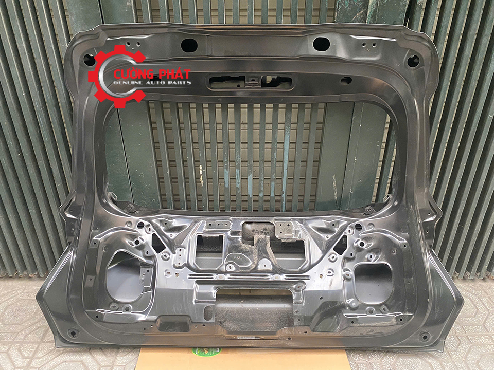 Cua-hau-Mitsubishi-XForce-90101B050P (2) Cận cảnh bên trong cửa cốp sau XForce 2024