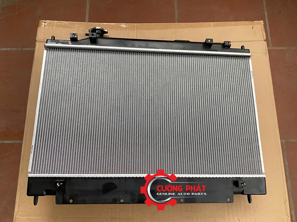 Ket-nuoc-Mitsubishi-XForce-1350B355 (2) Cận cảnh phía sau két nước XForce