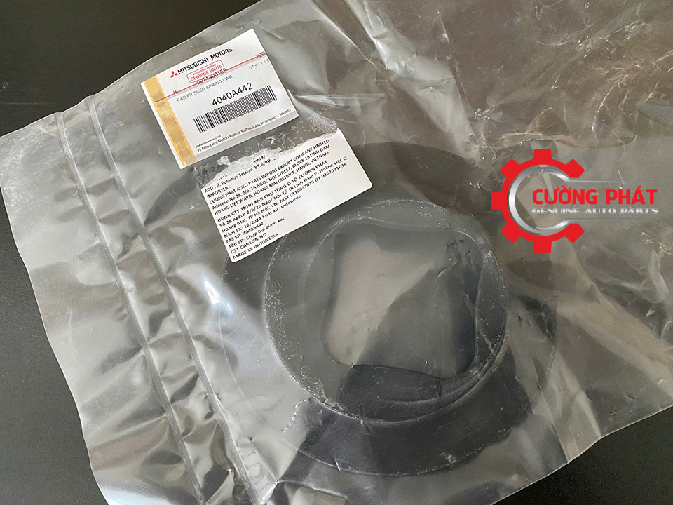 Cao-su-dem-lo-xo-truoc-Mitsubishi-Xpander-4040A442 (2) Hình ảnh tem mã cao su đệm lò xo trước Xpander