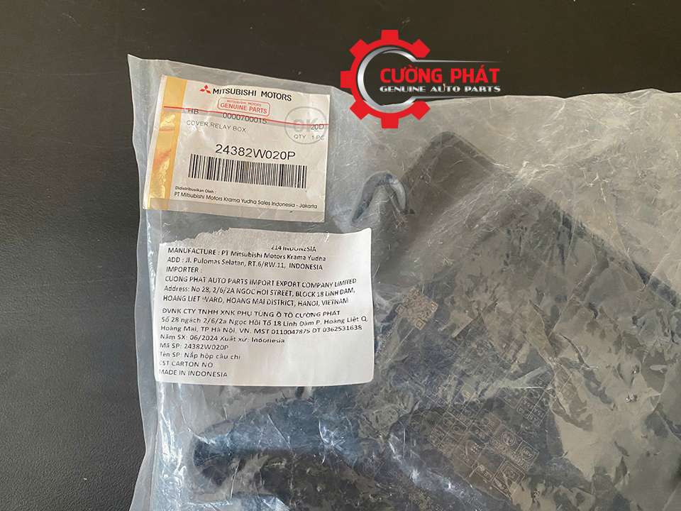 Nap-cau-chi-khoang-dong-co-Mitsubishi-Xpander-24382W020P (3) Tem mã nắp cầu chì khoang động cơ Xpander chính hãng