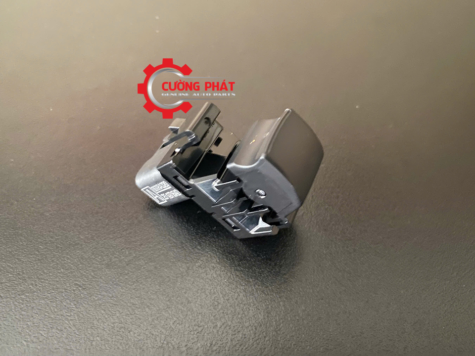 Cong-tac-don-Mitsubishi-Xpander-8608A320 (1) Hình ảnh công tắc nâng kính Xpander